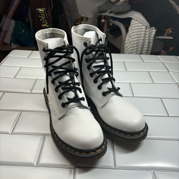 Dr/Doc Martens 1460 SMOOTH LEATHER LACE UP BOOTS US 7 White - Picture 6 of 14